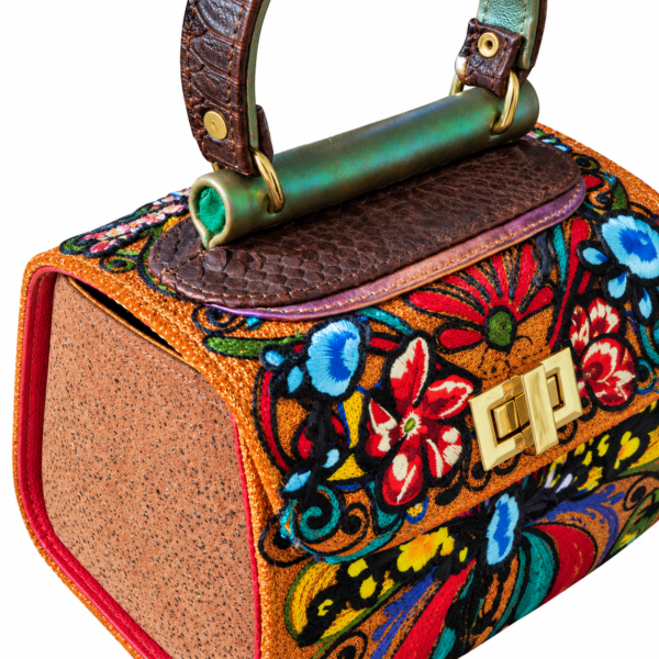 HelaSol Roidery Midi 4387 close-up showing multicolour floral Roidery, warm tan speckled side leather, deep brown textured handle base and iridescent green-bronze