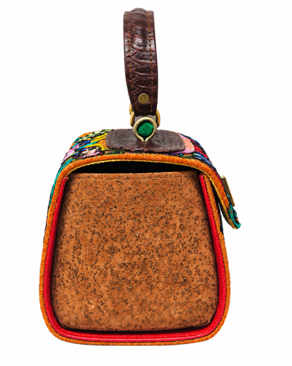 HelaSol Roidery Midi 4387 handbag, side view showing warm tan speckled leather side panel, deep brown top-handle detailing and contrasting red inner trim